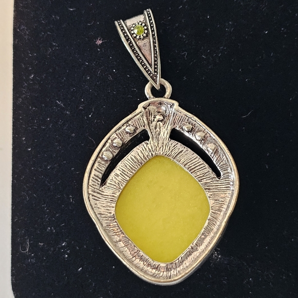 Large Costume Silver Tone Green Rhinestone and Large Green Center Stone Pendant - Picture 4 of 5